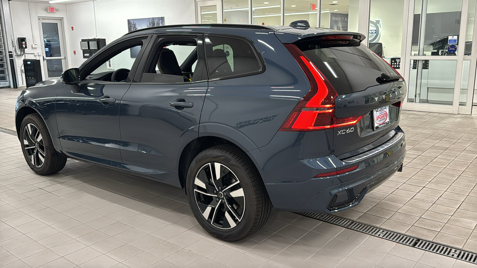 New 2027 Volvo XC60 B5 Core AWD/4WD image 7