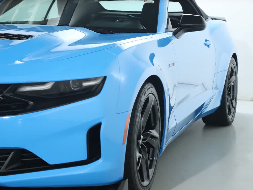 Used 2022 Chevrolet Camaro LT RWD image 4