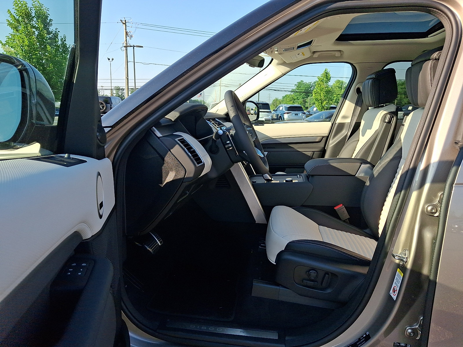 New 2026 Land Rover Discovery Dynamic SE AWD/4WD image 13