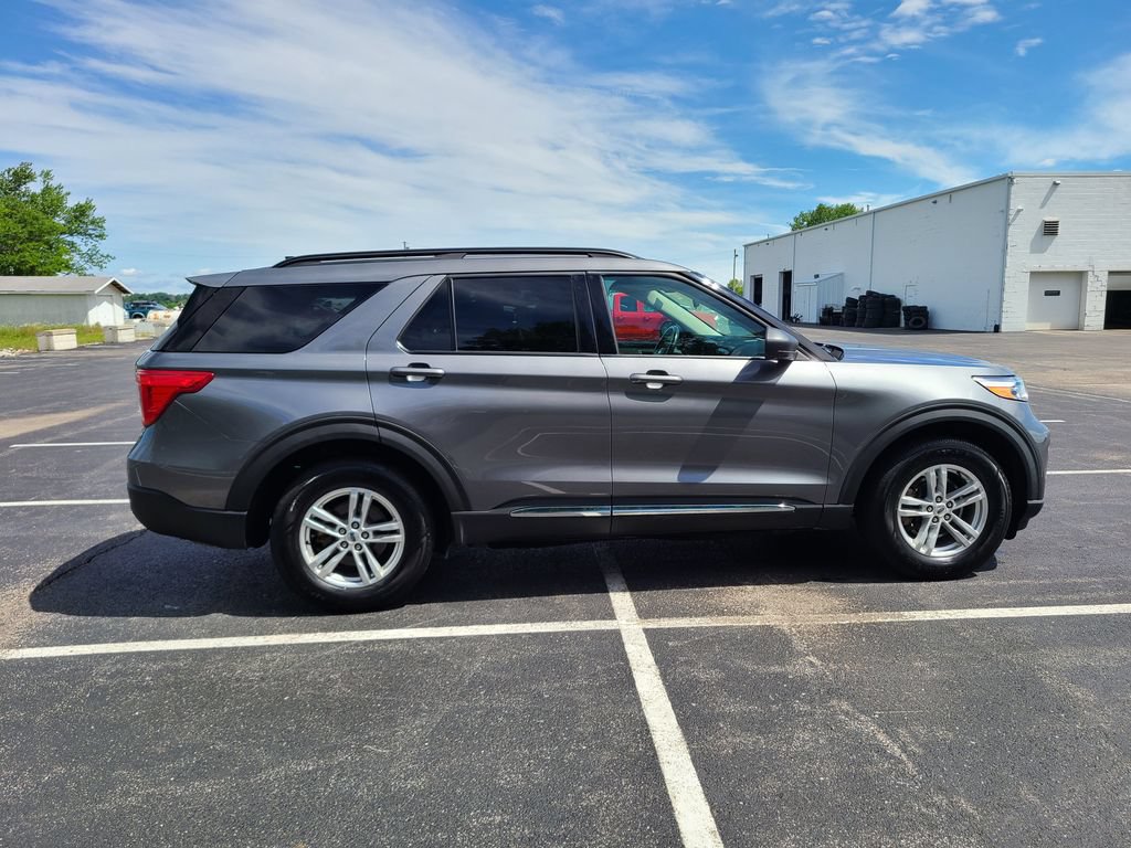 Used 2022 Ford Explorer XLT AWD/4WD image 8