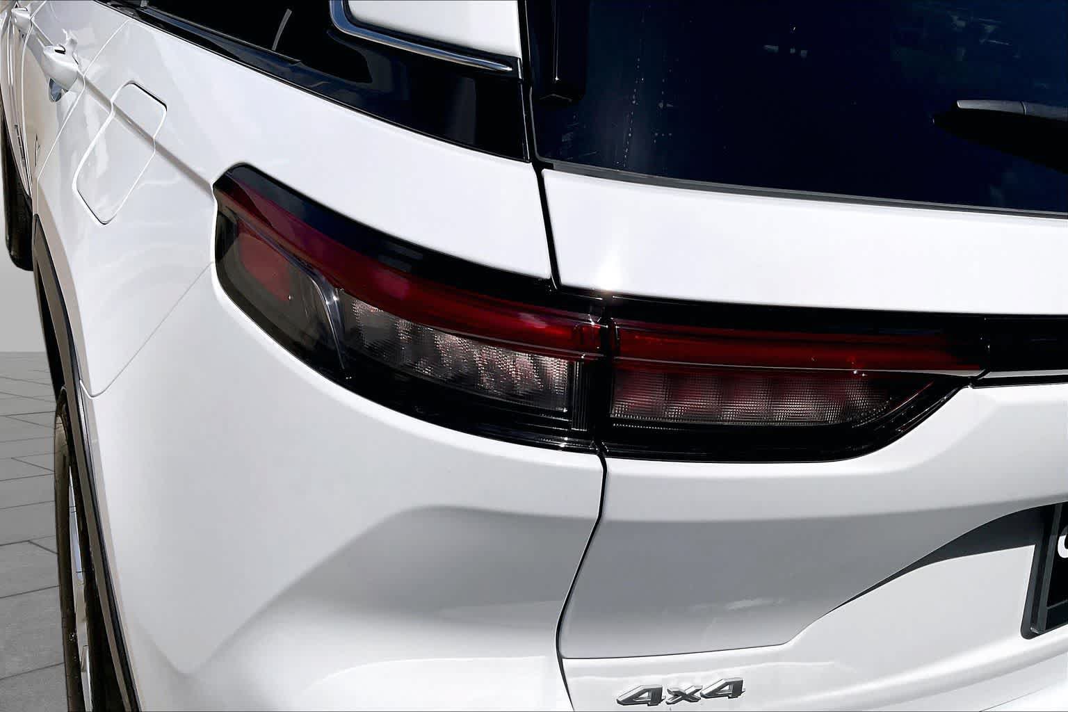 New 2026 Jeep Grand Cherokee Laredo AWD/4WD image 14