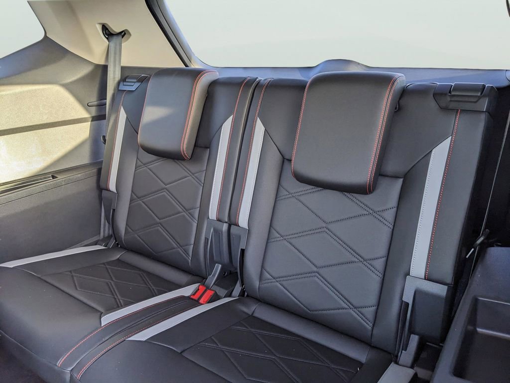 Certified 2025 Volkswagen Atlas Peak Edition SE AWD/4WD image 18