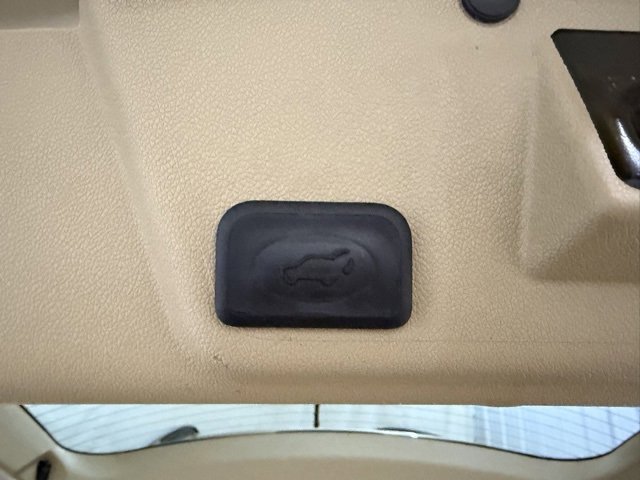 Used 2011 Buick Enclave CXL image 10