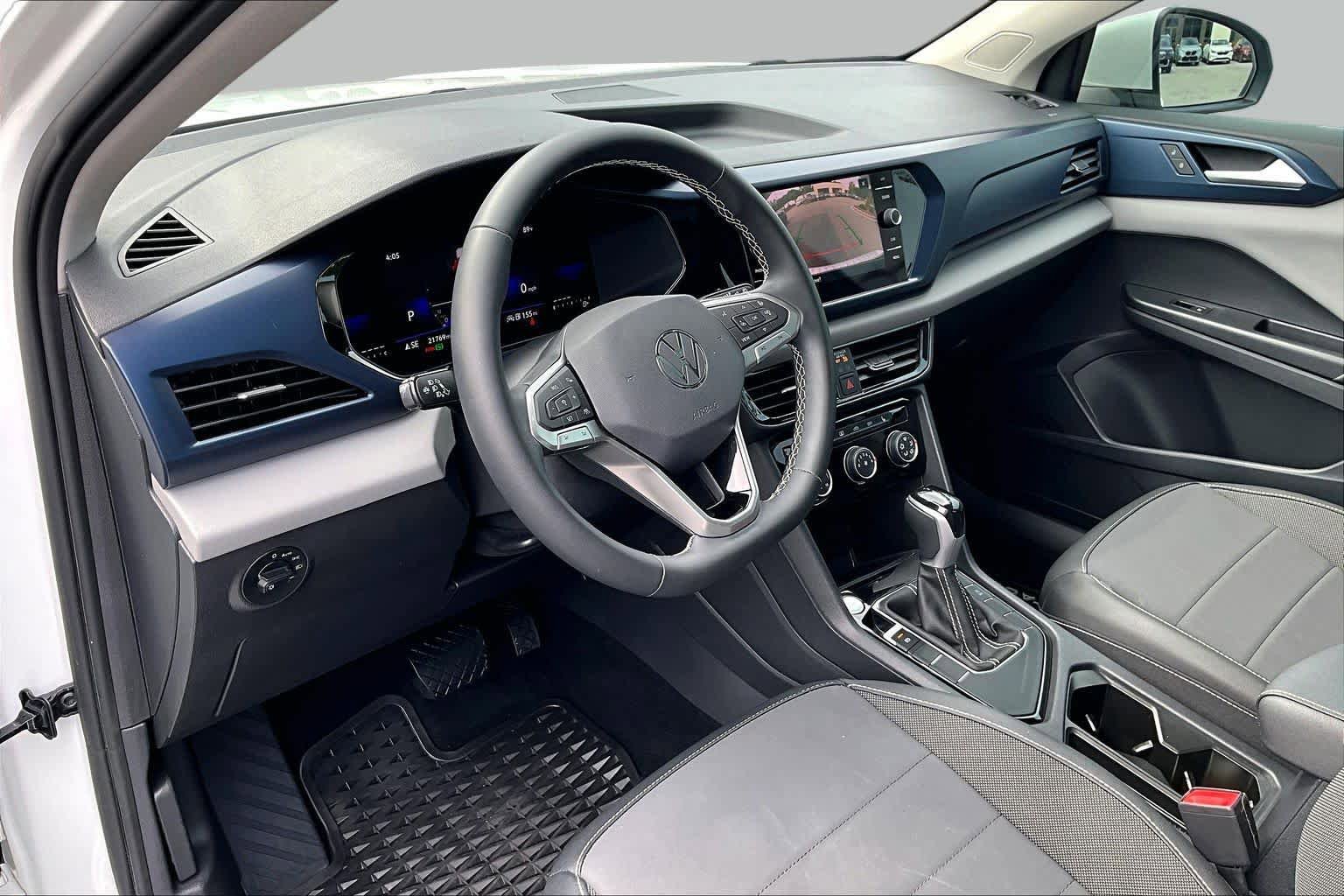 Used 2023 Volkswagen Taos SE w/ Panoramic Sunroof Package FWD image 18