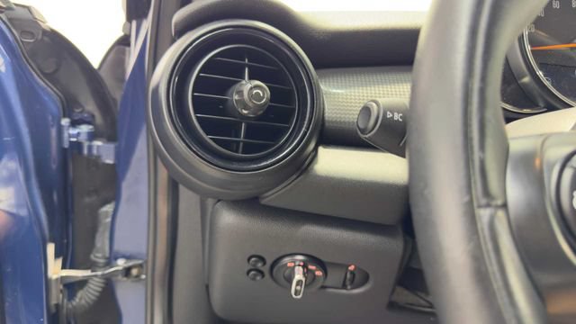 Used 2015 MINI Cooper 4-Door Hardtop FWD image 30