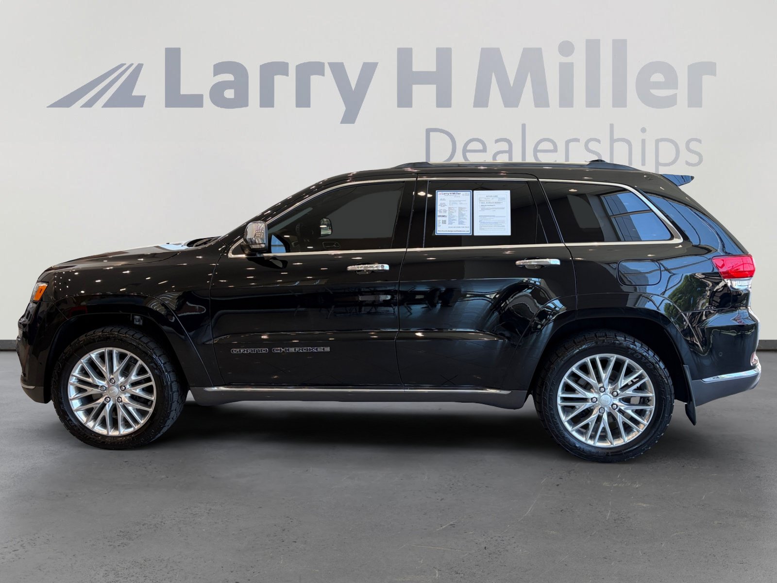 Used 2018 Jeep Grand Cherokee Summit AWD/4WD image 2