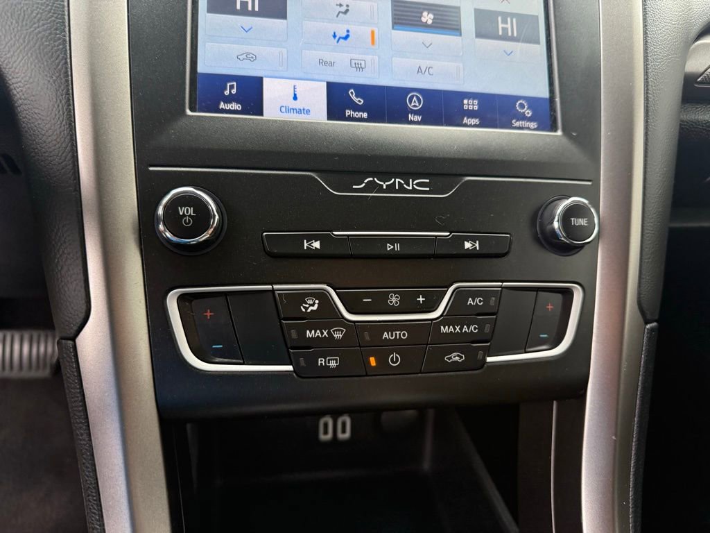 Used 2020 Ford Fusion SE image 22