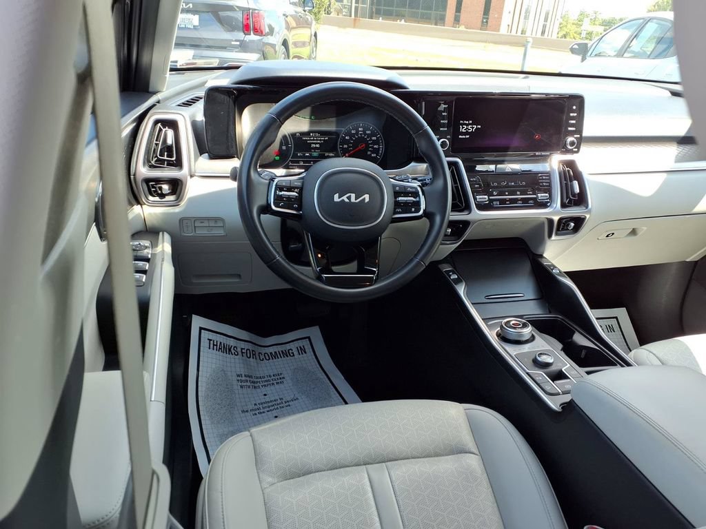 Used 2023 Kia Sorento EX AWD/4WD image 4