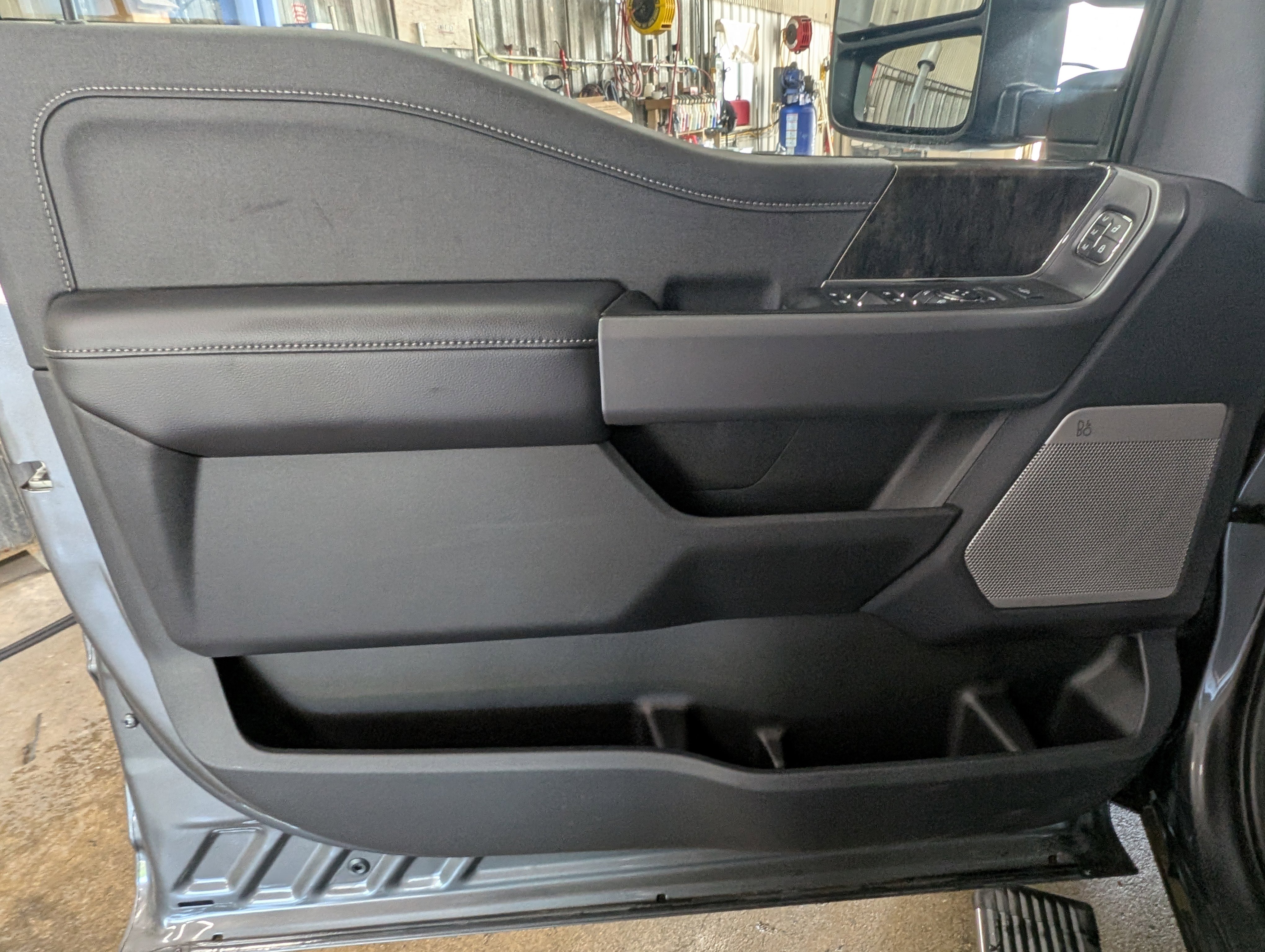 New 2025 Ford F250 Lariat w/ Lariat Ultimate Package image 9