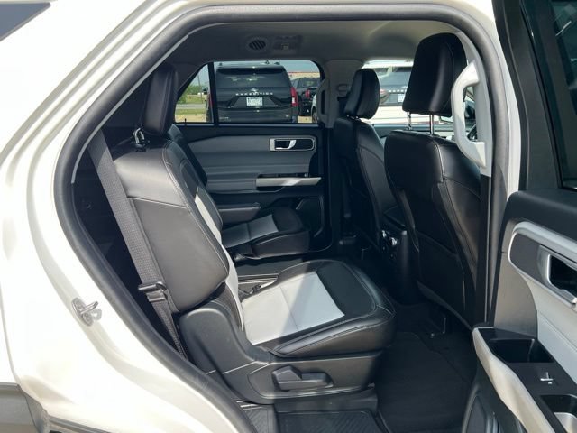 Used 2023 Ford Explorer XLT w/ Equipment Group 202A AWD/4WD image 18