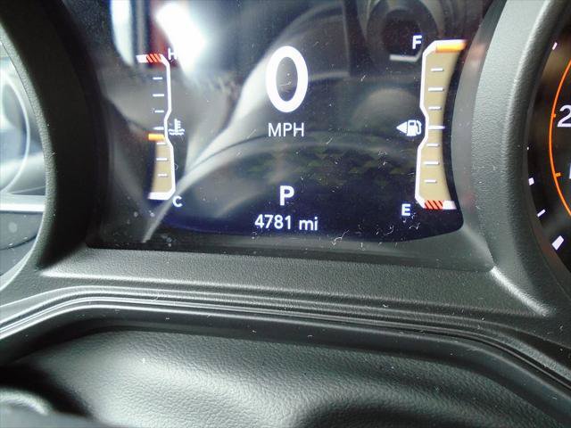 Certified 2025 Jeep Gladiator Mojave w/ Safety Group AWD/4WD image 13
