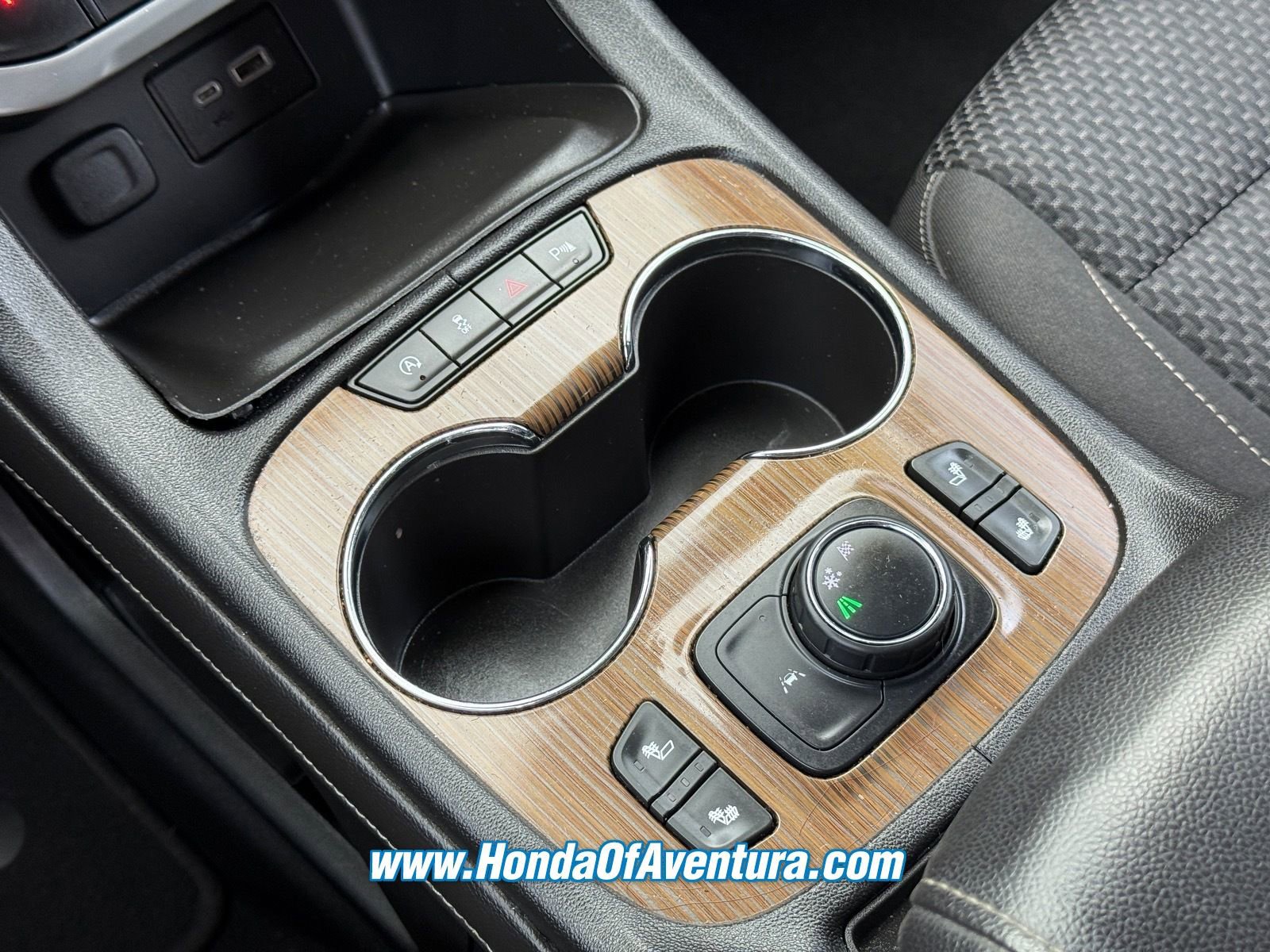 Used 2021 GMC Acadia SLE w/ Driver Convenience Package image 18