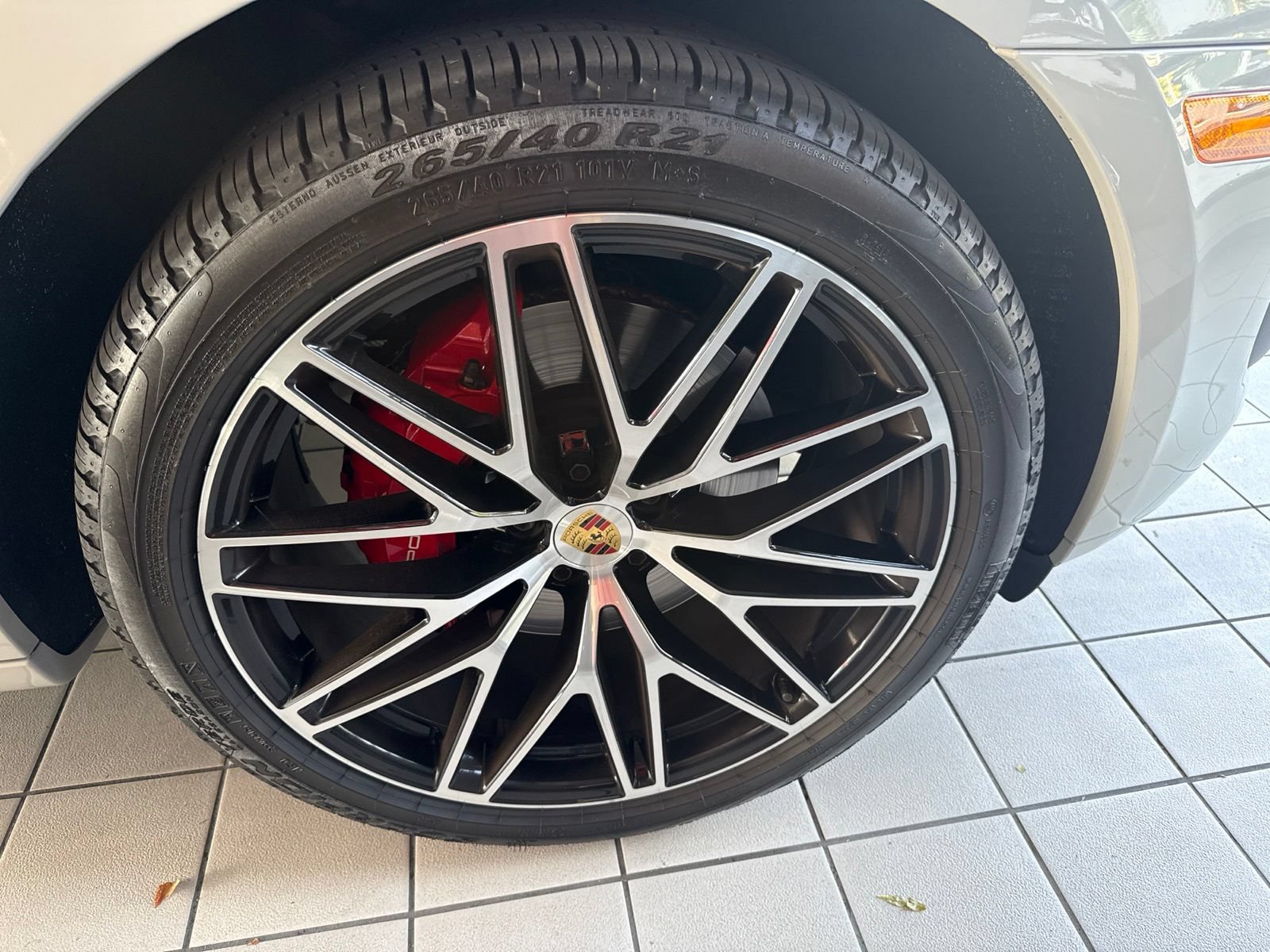 Used 2025 Porsche Macan S AWD/4WD image 3