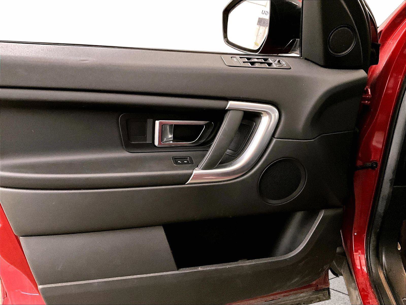 Used 2016 Land Rover Discovery Sport SE image 22