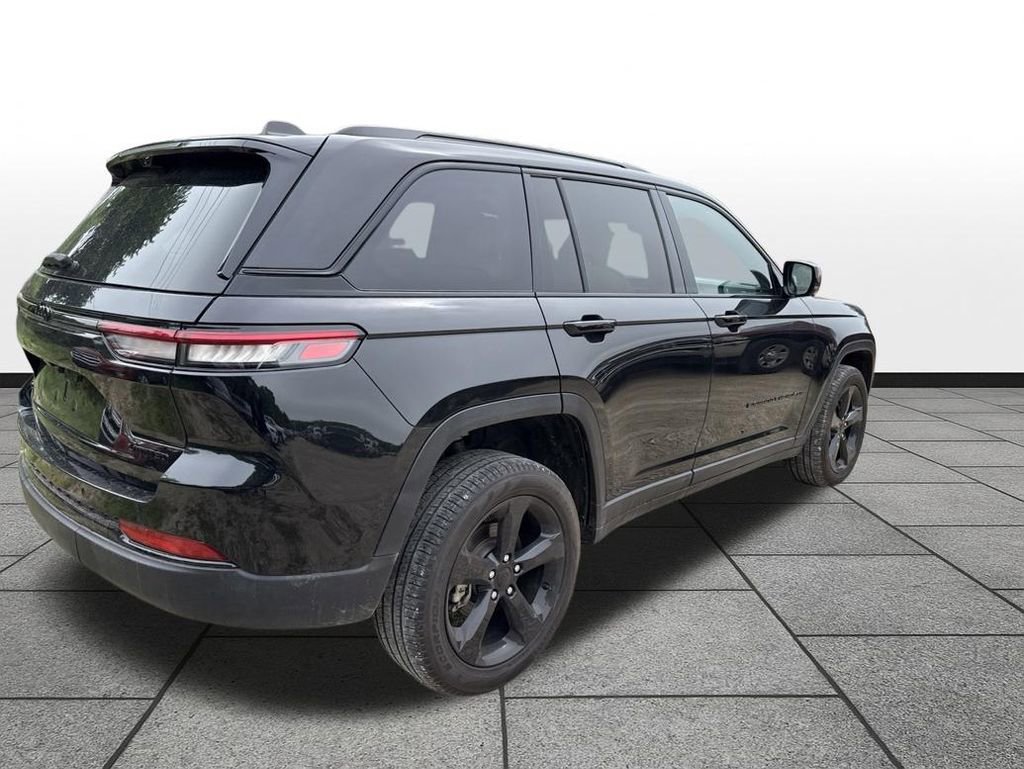 Used 2024 Jeep Grand Cherokee Limited w/ Luxury Tech Group II AWD/4WD image 5