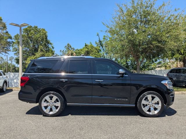 Used 2023 Ford Expedition Platinum AWD/4WD image 2