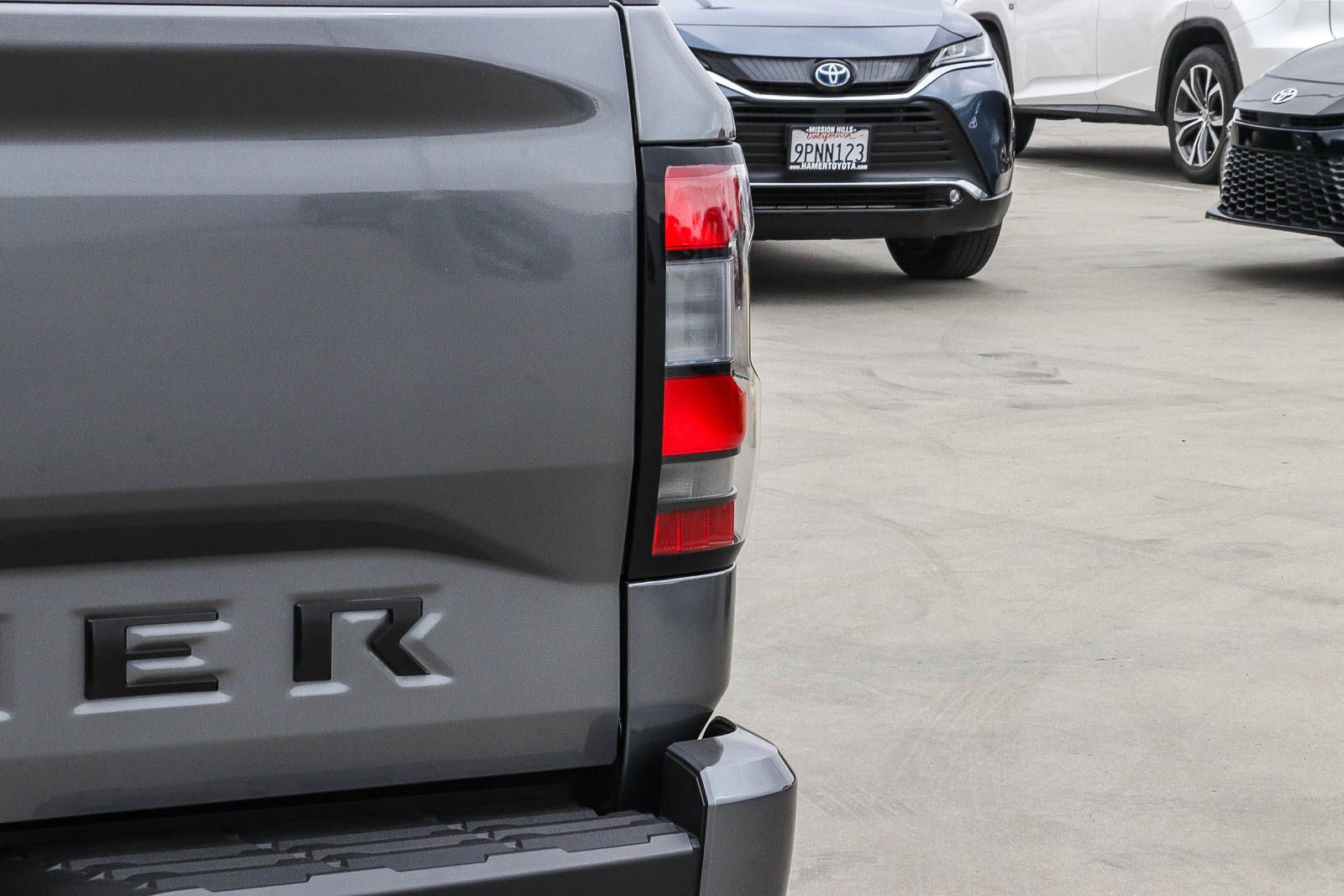 Used 2025 Nissan Frontier SV w/ SV Convenience Package RWD image 8