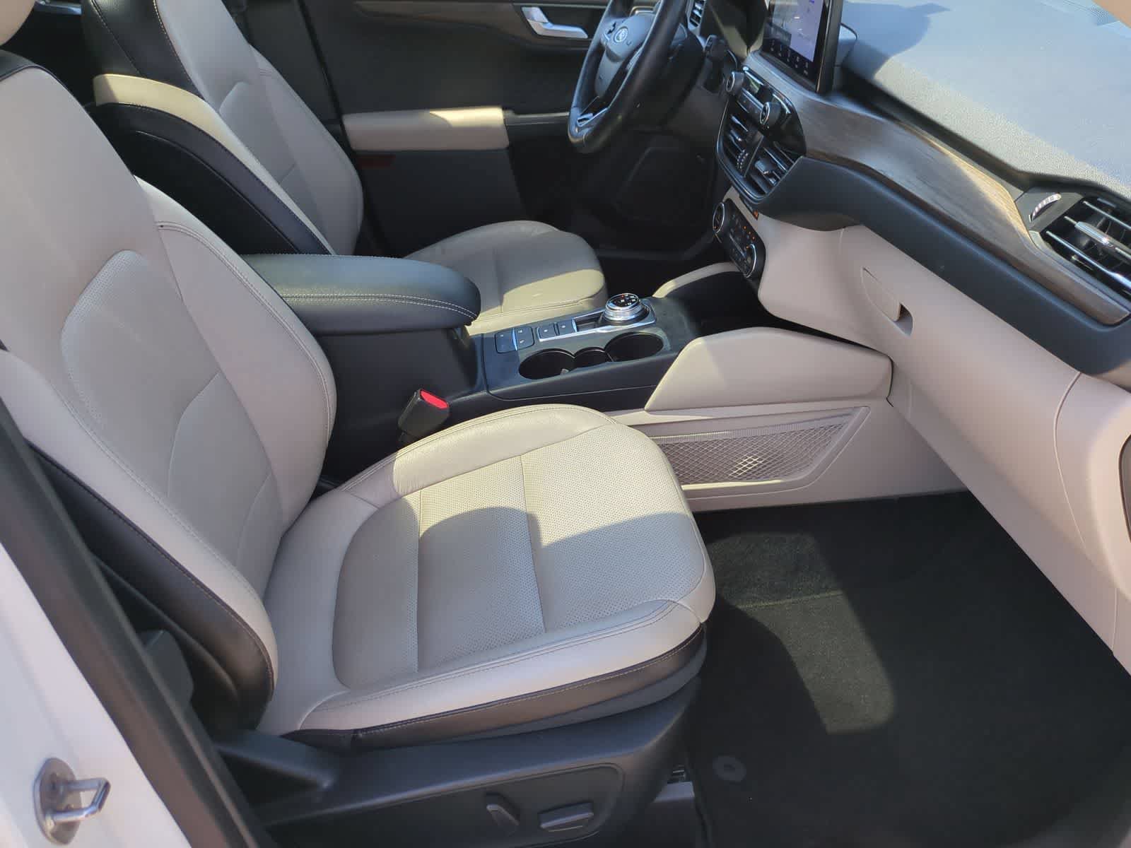 Used 2020 Ford Escape Titanium w/ Titanium Premium Package 2.0 AWD/4WD image 23