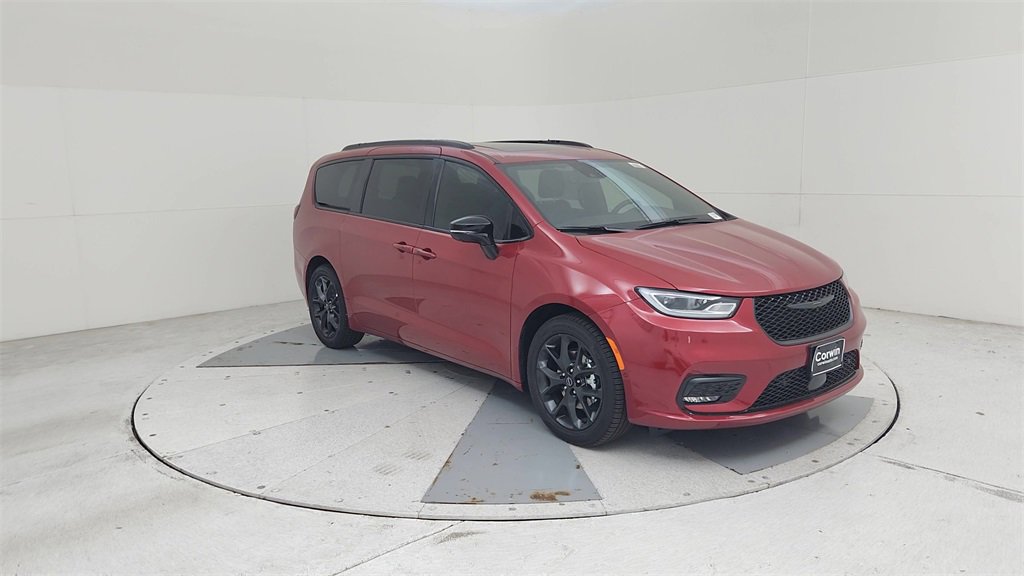 New 2026 Chrysler Pacifica Limited image 3