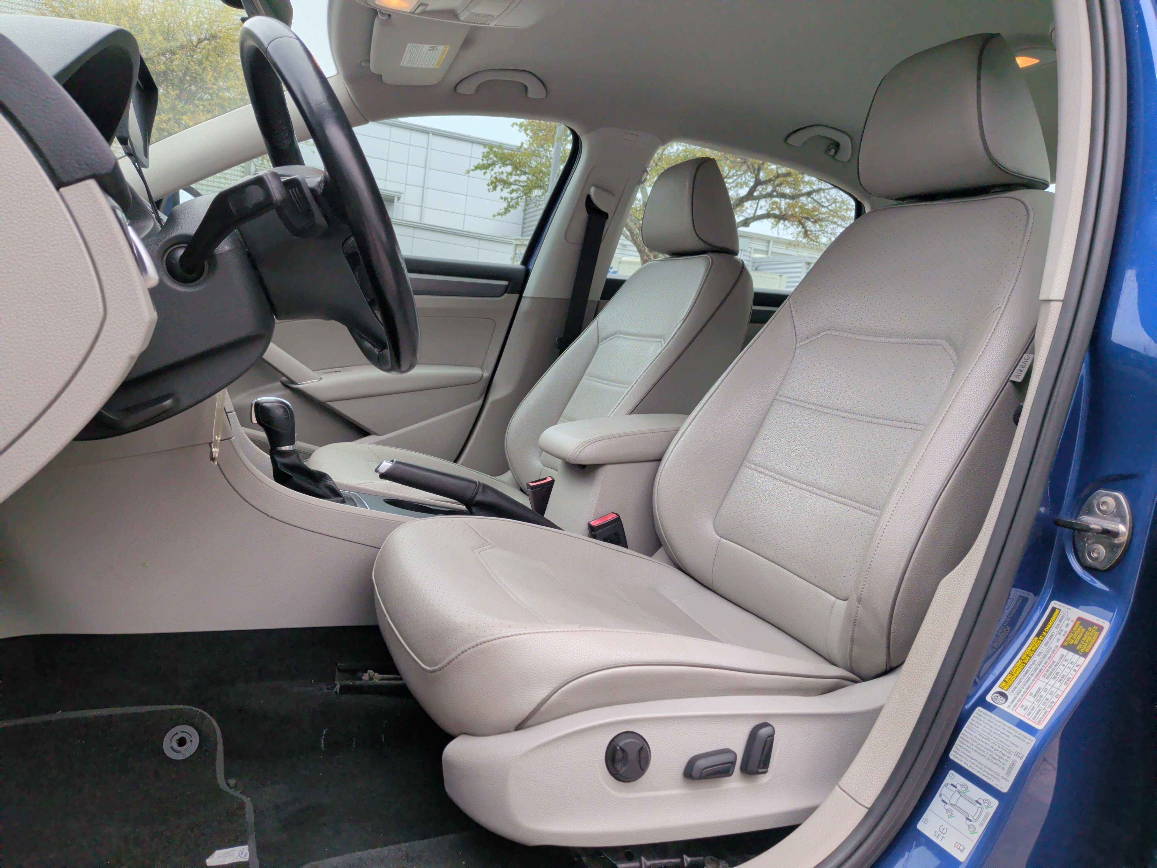 Used 2017 Volkswagen Passat 1.8T R-Line w/ R-Line Lighting Package image 17