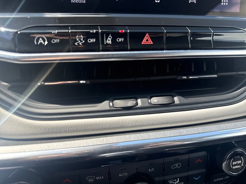 Used 2022 Jeep Compass Limited image 22