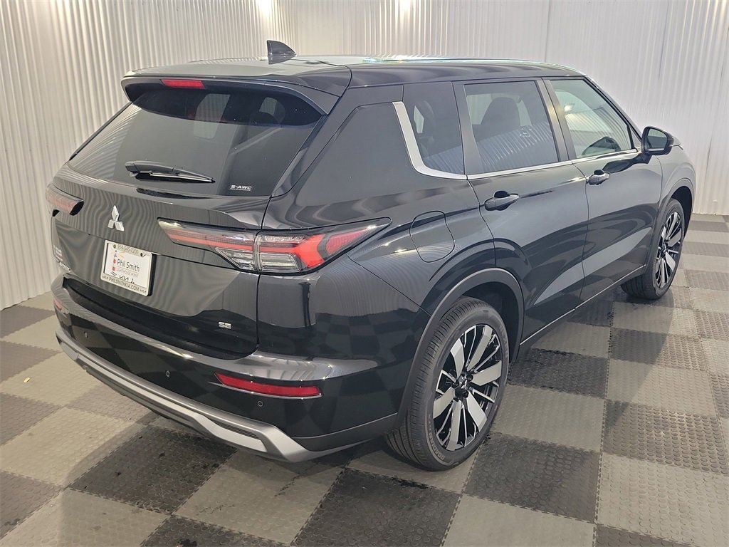 New 2025 Mitsubishi Outlander SE image 4