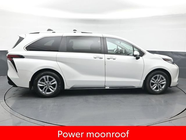 Used 2023 Toyota Sienna Limited image 8
