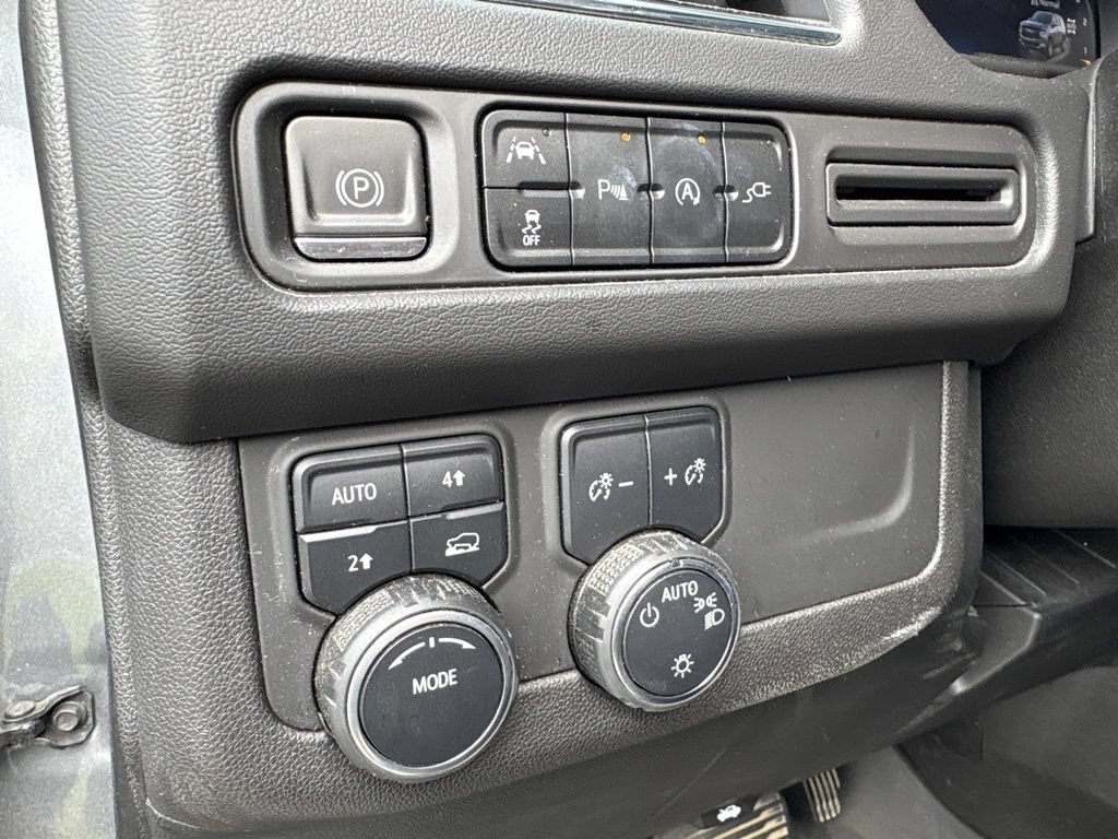 Used 2022 Chevrolet Suburban LT AWD/4WD image 18