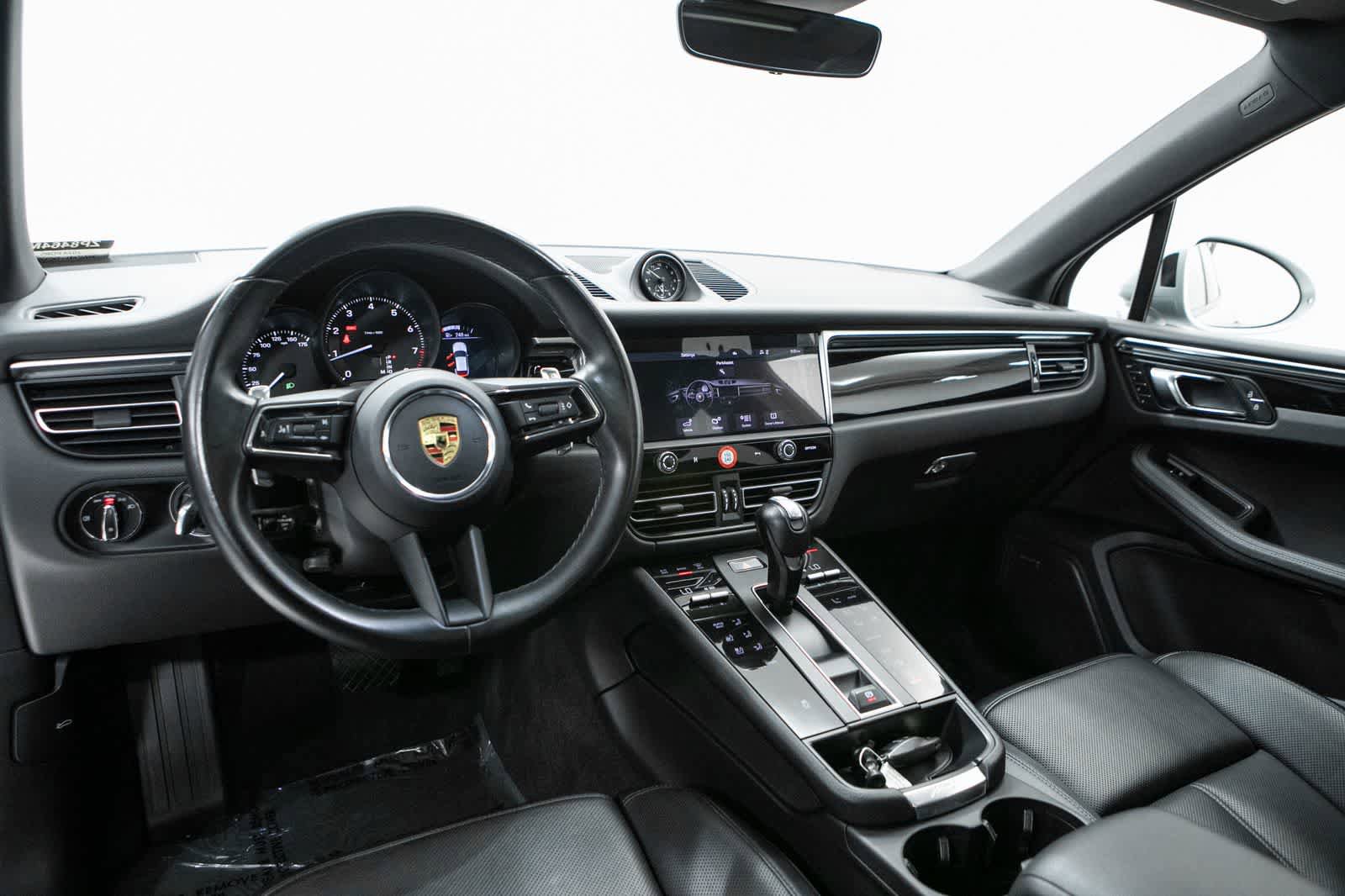 Certified 2024 Porsche Macan AWD/4WD image 13
