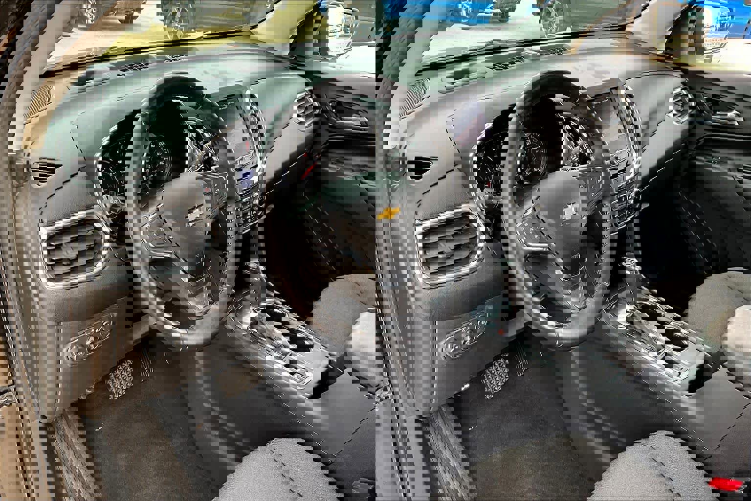 Used 2020 Chevrolet Equinox LT w/ Driver Convenience Package image 15