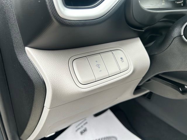 Certified 2025 Hyundai Venue SEL image 14