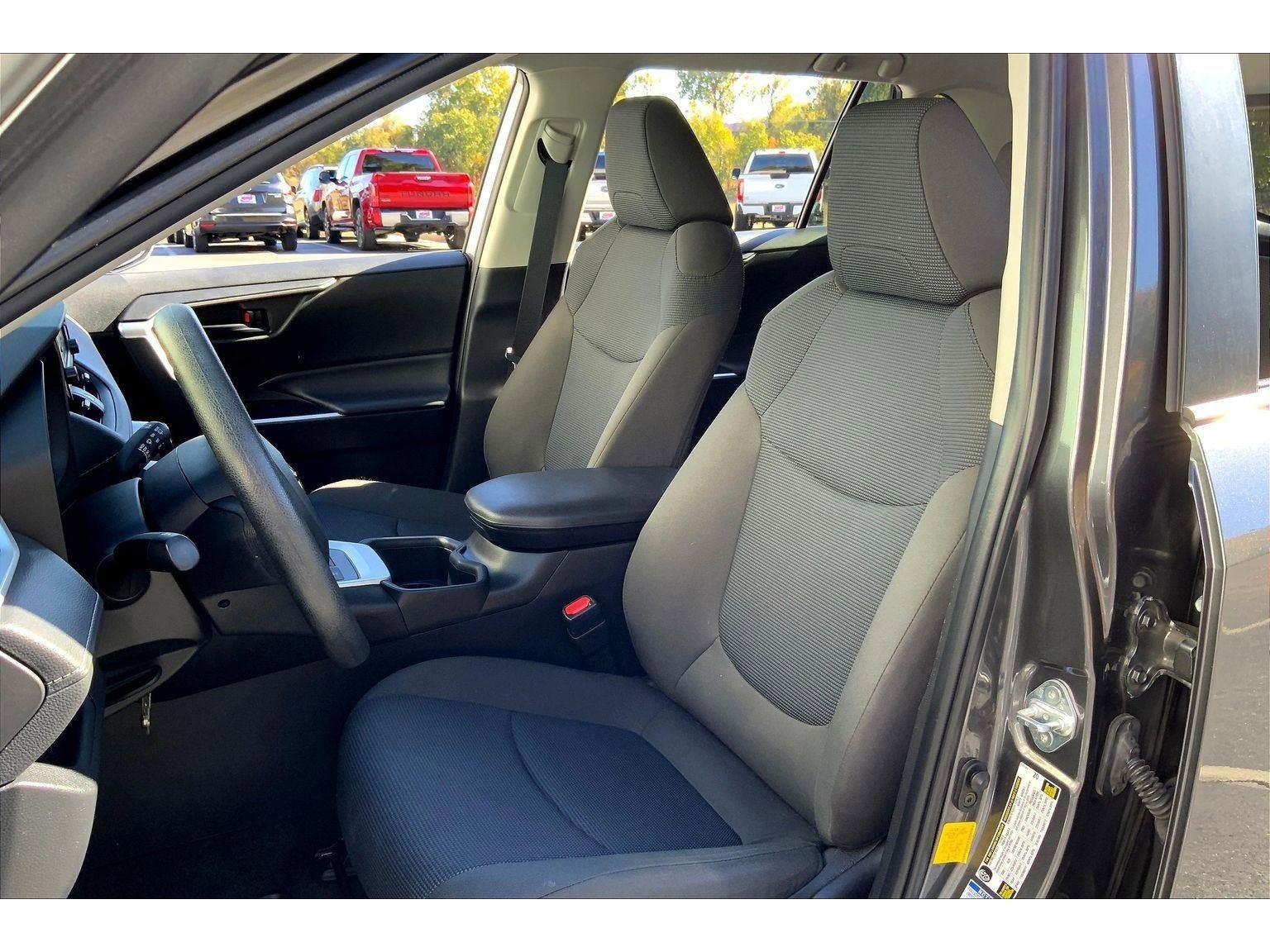 Used 2022 Toyota RAV4 LE image 22