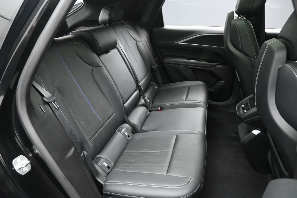 Used 2024 Cadillac Lyriq Sport RWD image 32
