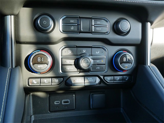 Used 2024 Chevrolet Suburban Premier image 26