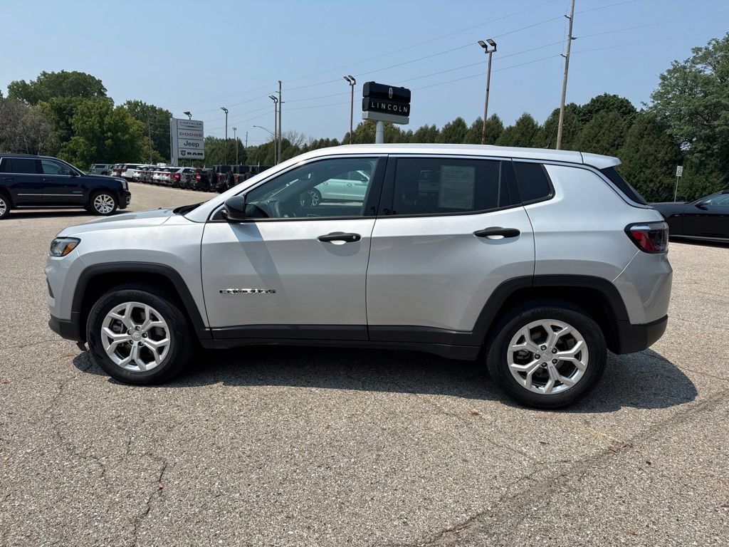 Used 2024 Jeep Compass Sport AWD/4WD image 6