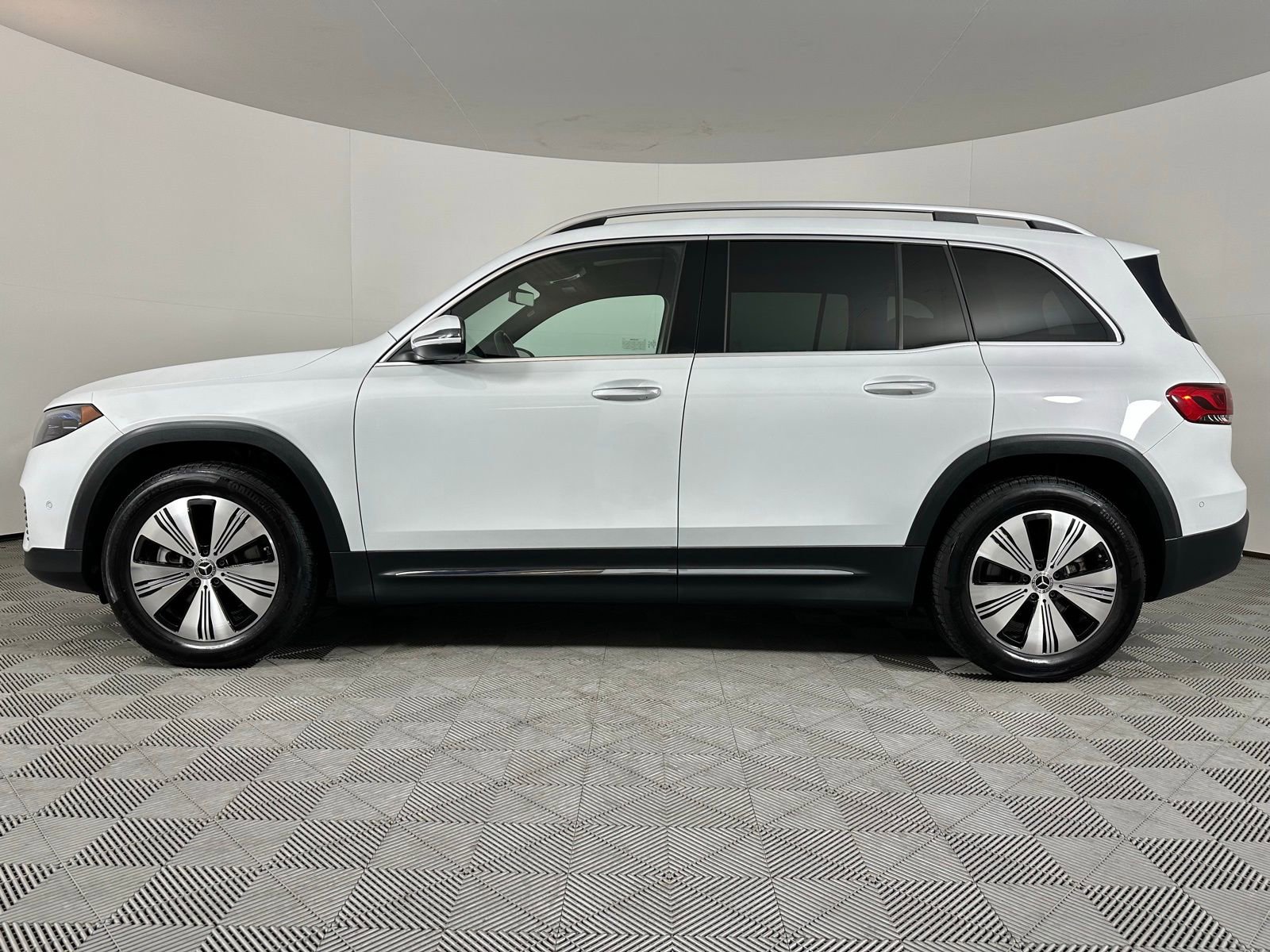 Used 2023 Mercedes-Benz EQB 300 300 w/ Exclusive Package image 18