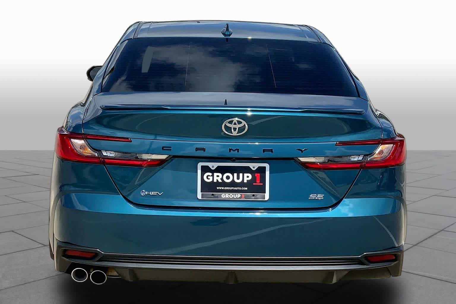 Used 2025 Toyota Camry SE FWD image 9