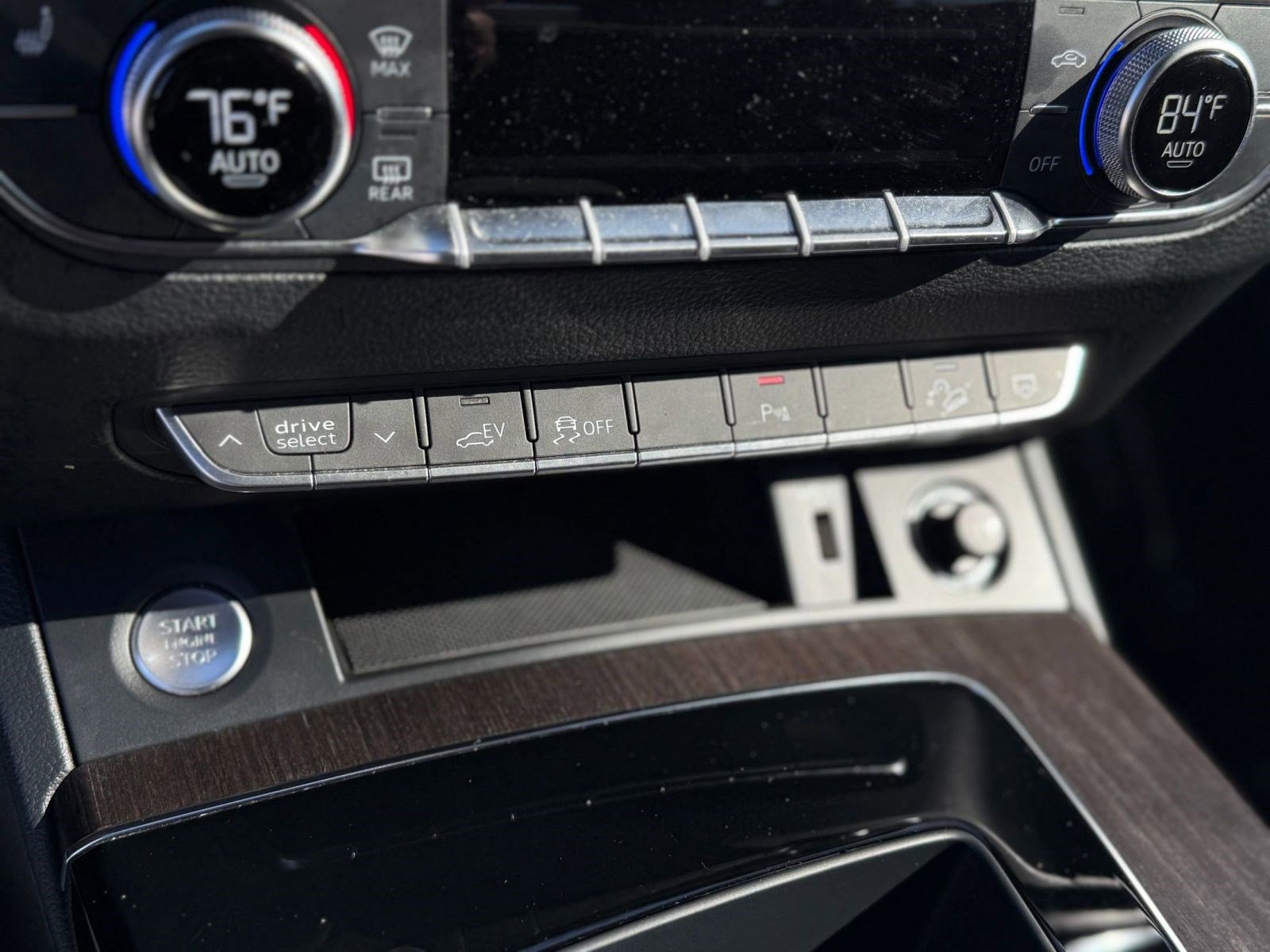 Used 2023 Audi Q5 e Premium w/ Convenience Package image 54