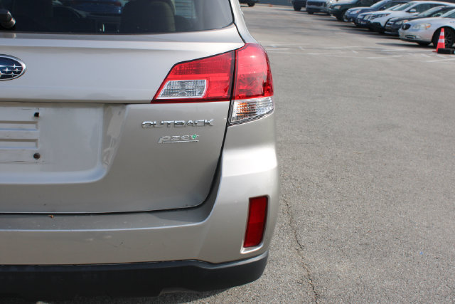 Used 2014 Subaru Outback 2.5i Limited AWD/4WD image 39