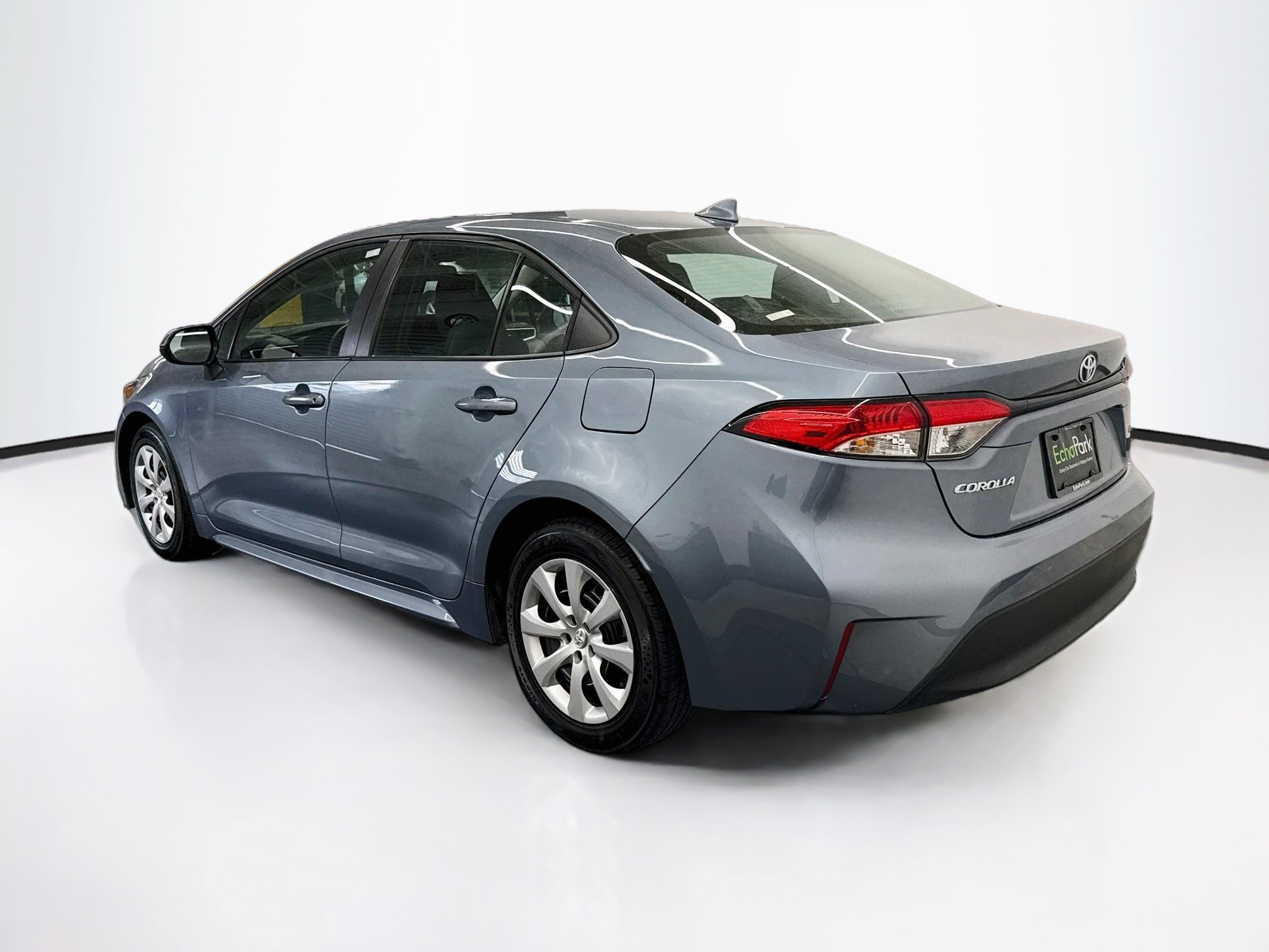 Used 2025 Toyota Corolla LE FWD image 5