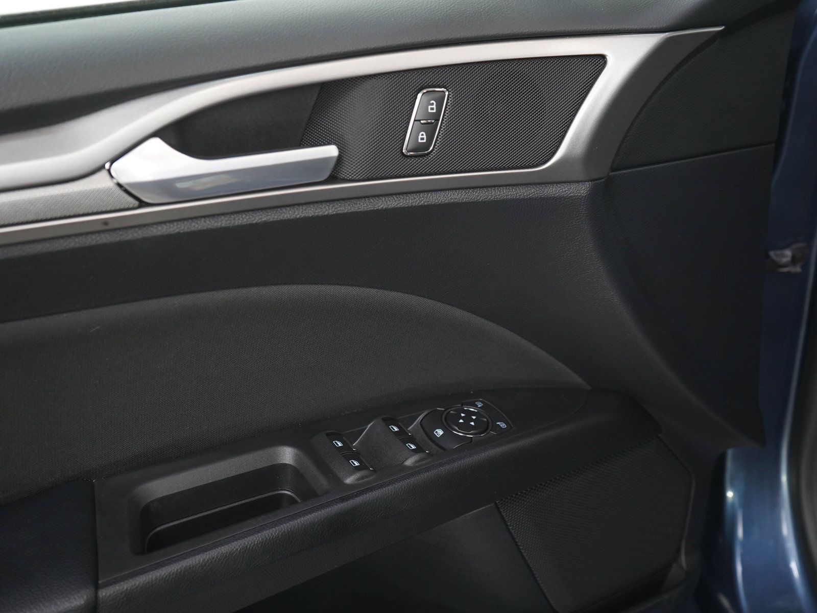 Used 2019 Ford Fusion SE FWD image 19