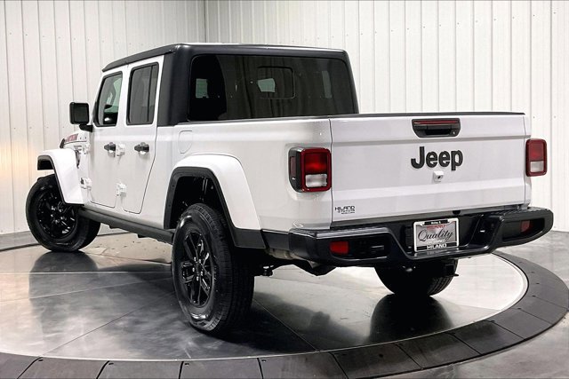 Used 2022 Jeep Gladiator Sport AWD/4WD image 12
