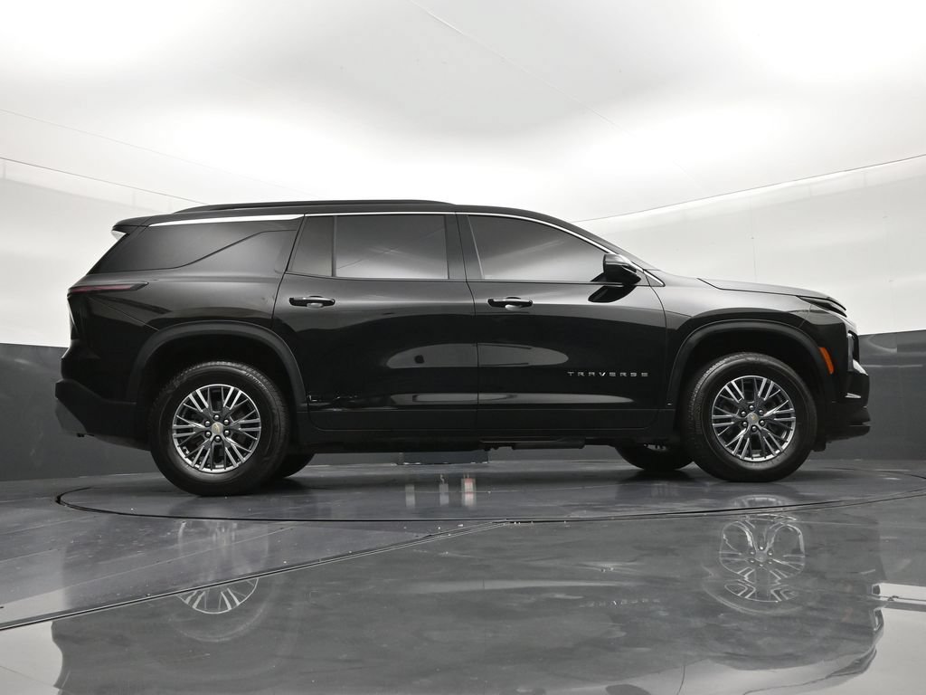 Used 2025 Chevrolet Traverse LT FWD image 25