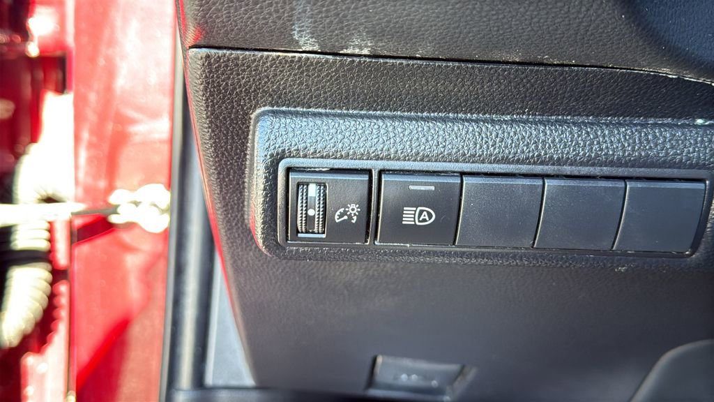 Used 2022 Toyota Corolla LE image 31