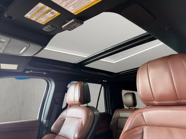 Used 2025 Lincoln Navigator L Reserve AWD/4WD image 4