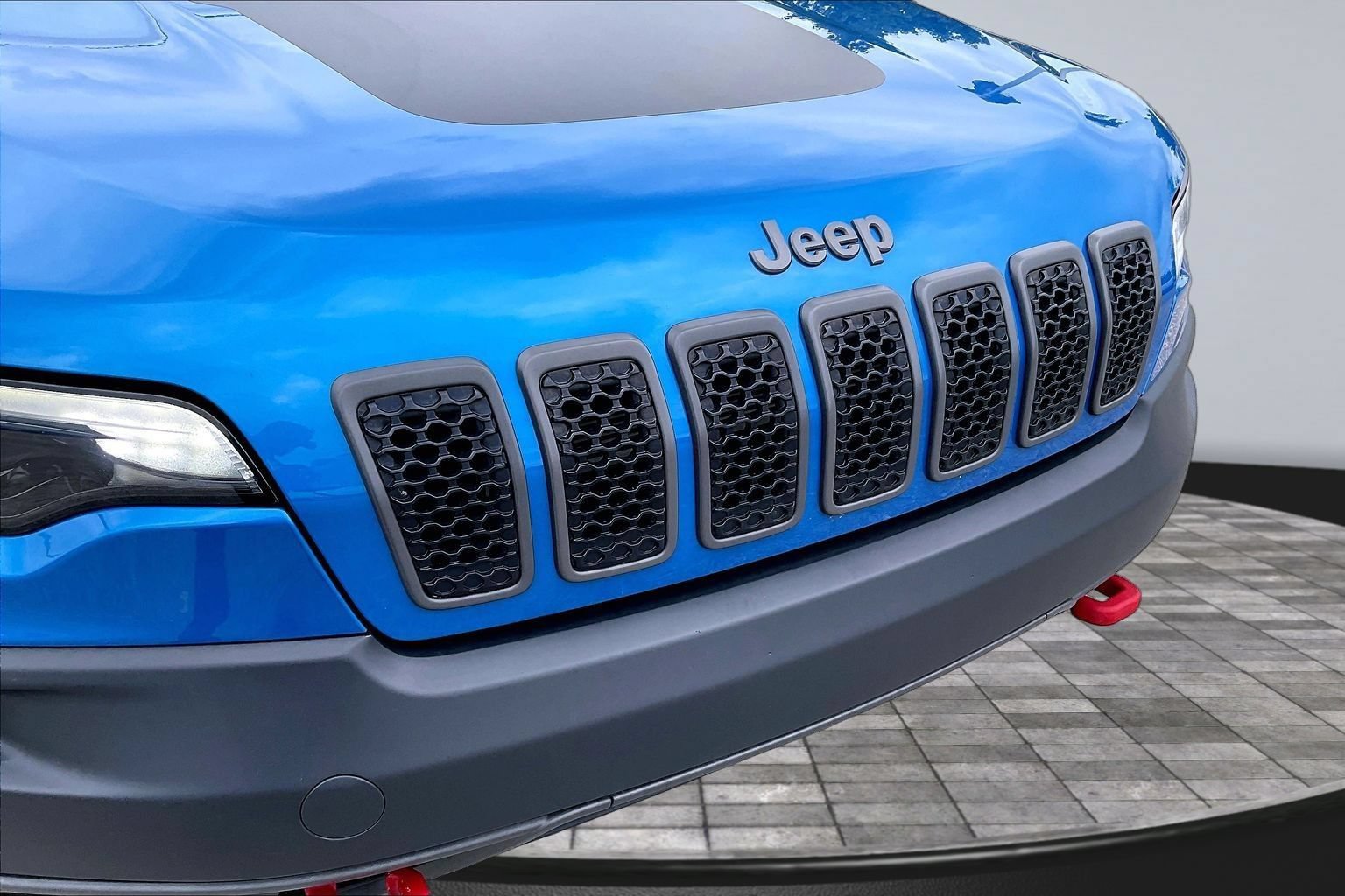 Used 2020 Jeep Cherokee Trailhawk w/ Cold Weather Group AWD/4WD image 28