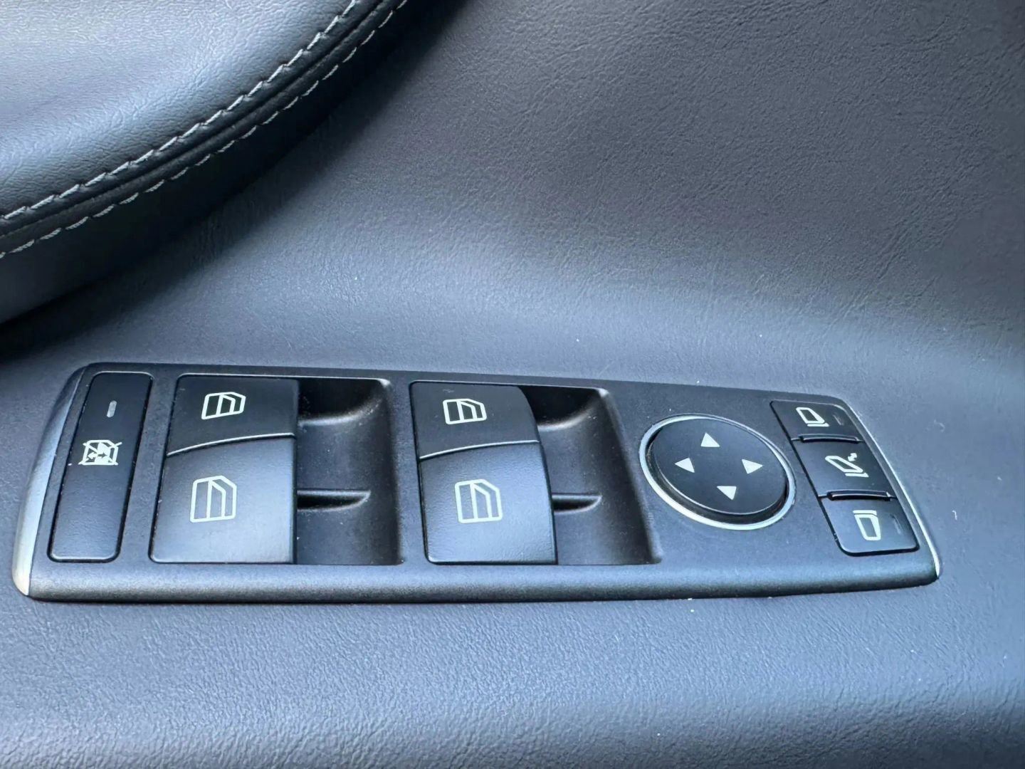 Used 2019 Tesla Model X 100D image 30