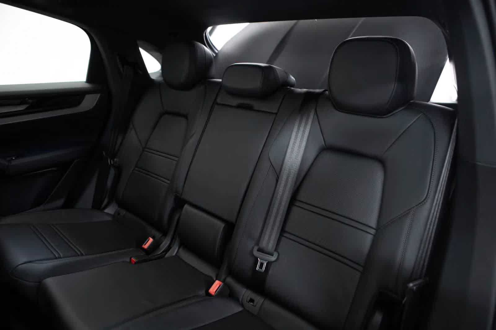 Certified 2026 Porsche Cayenne Coupe AWD/4WD image 37