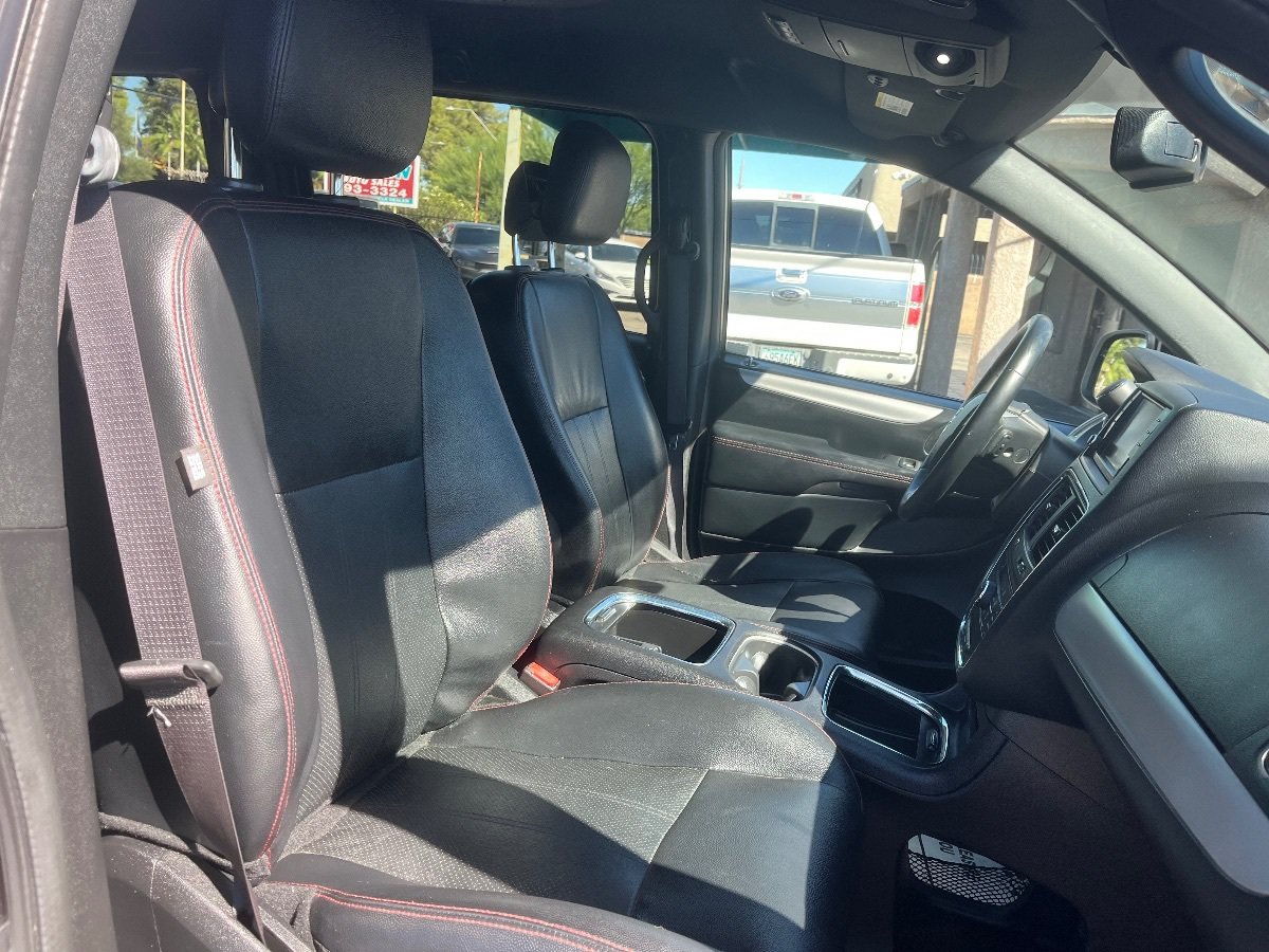 Used 2016 Dodge Grand Caravan R/T w/ Driver Convenience Group FWD image 37