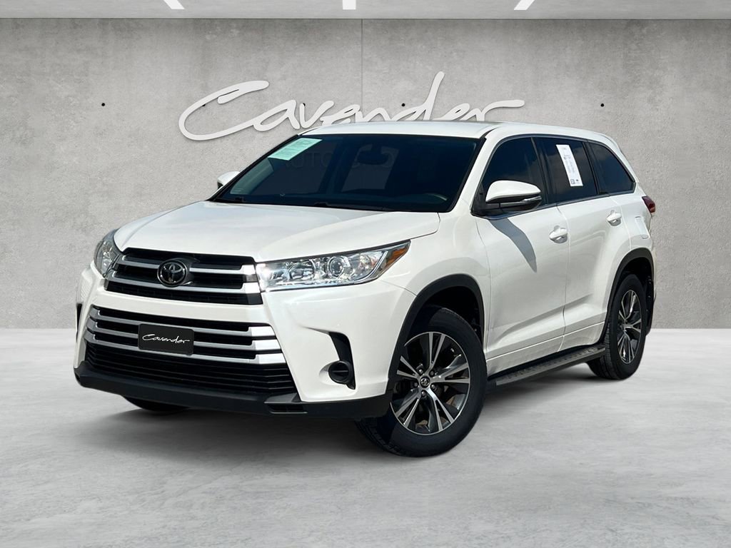 Used 2017 Toyota Highlander LE FWD image 1